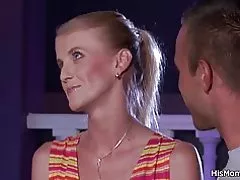 Loðni skræfa þroskast og teen lesbía